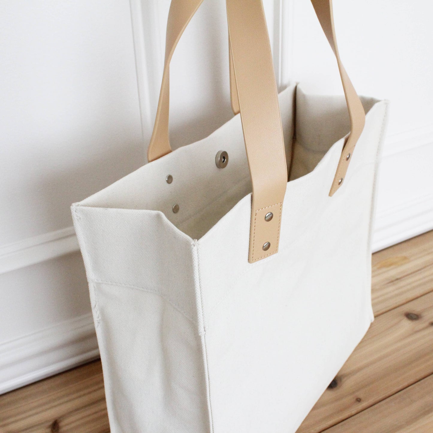 Tulip Boots Market Tote