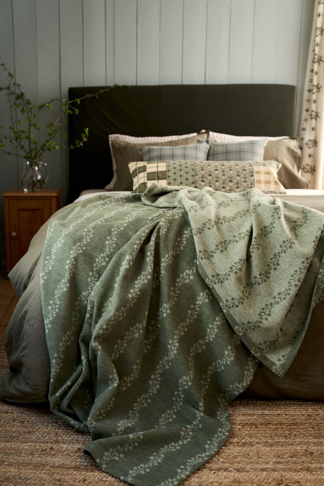 ChappyWrap Climbing Ivy Lightweight Blanket