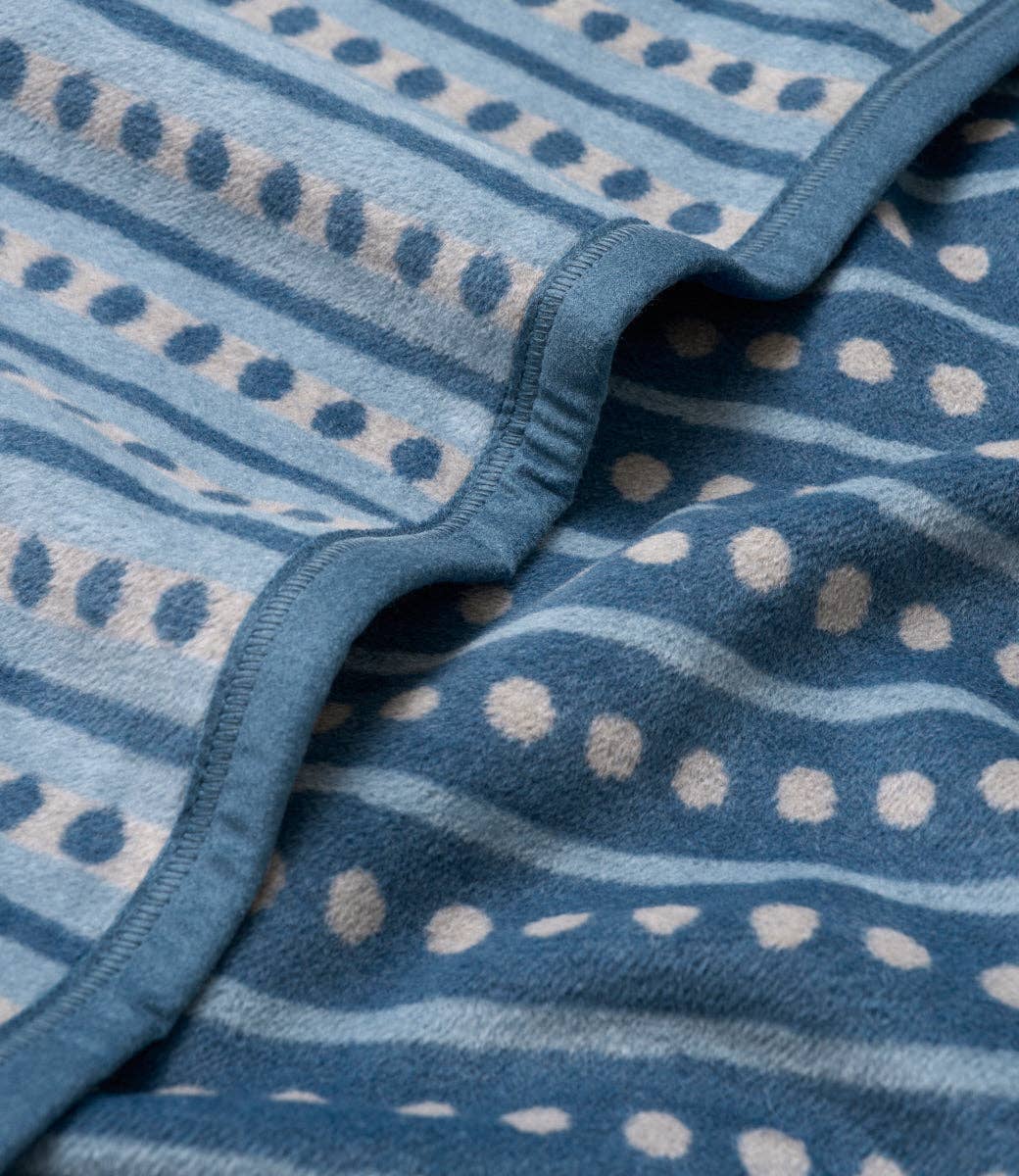 ChappyWrap Beach Pebble Cornflower Blanket