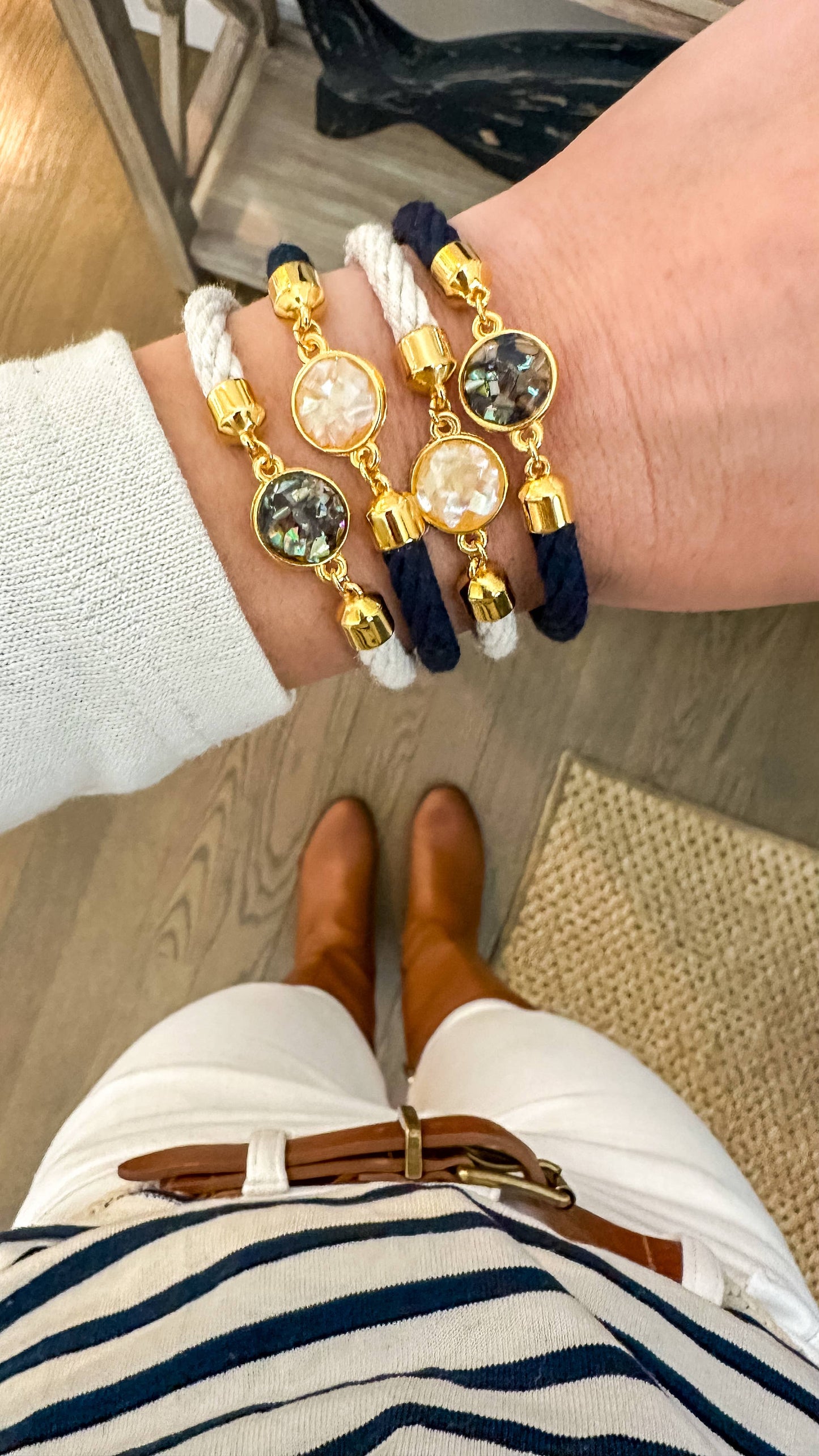 Monomoy - Navy/Mother of Pearl/Gold - Shell Bracelet