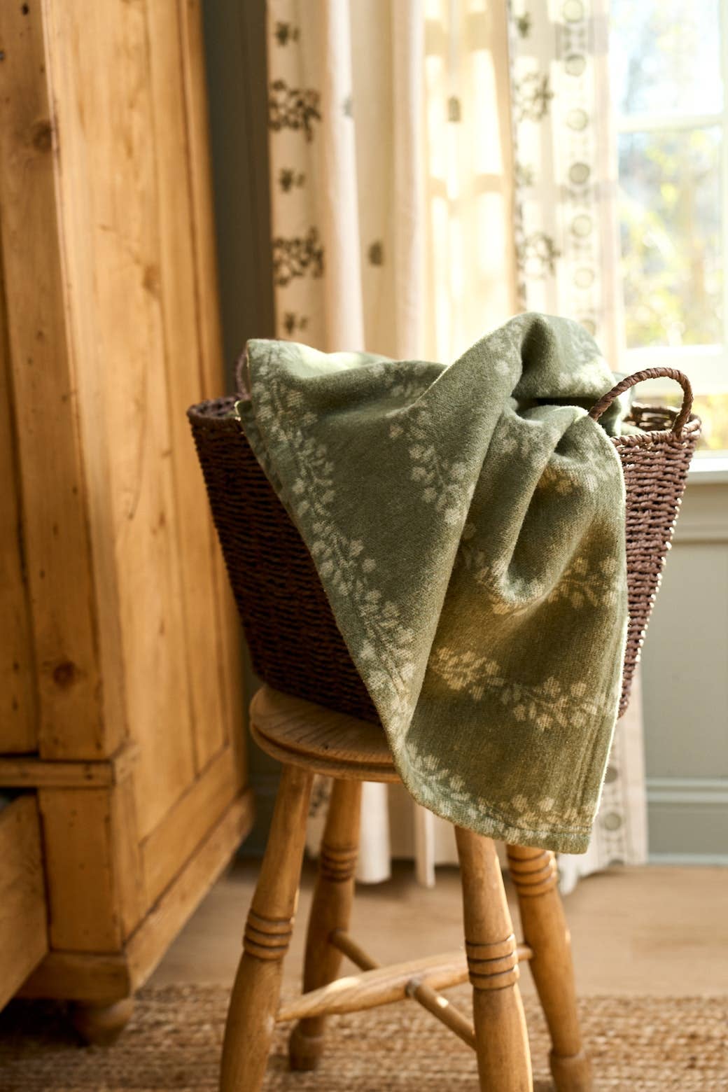 ChappyWrap Climbing Ivy Lightweight Blanket