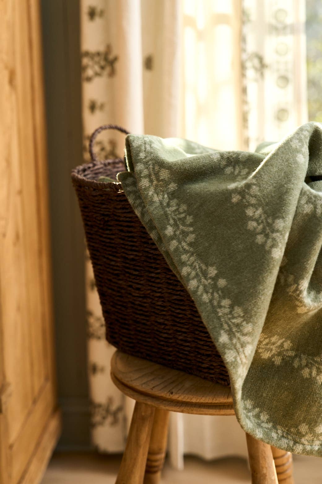 ChappyWrap Climbing Ivy Lightweight Blanket